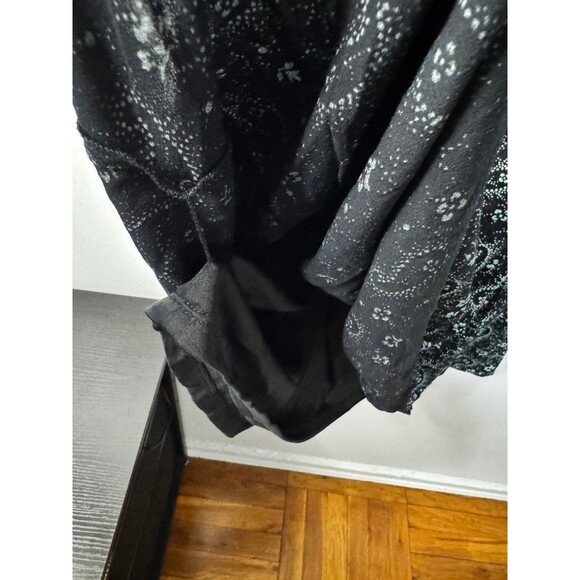 BP. Women’s Paisley Flutter Sleeve V-Neck Dress Plus Size: 1X - Picture 4 of 8